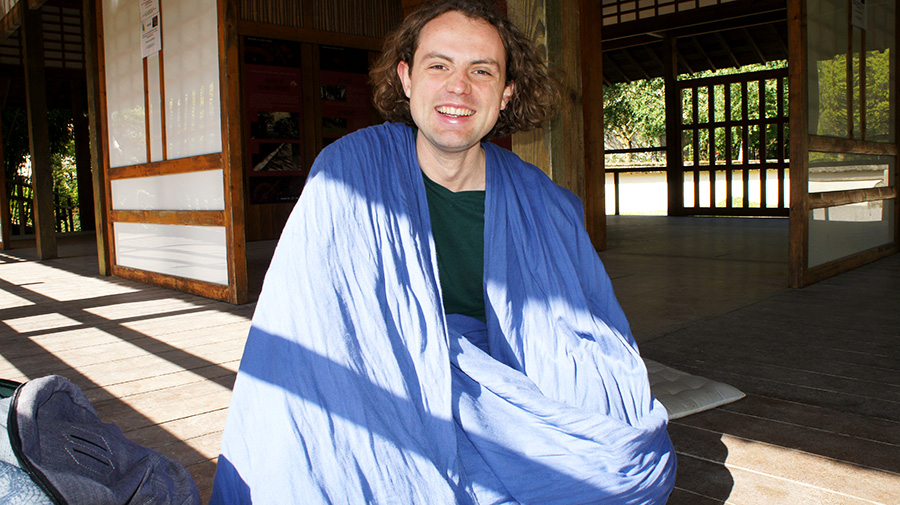 Jonathan Pradel pendant Les Haïkus du matin par CPOP au Jardin japonais 2018
